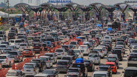 Stop Mudik Versus Welcome TKA